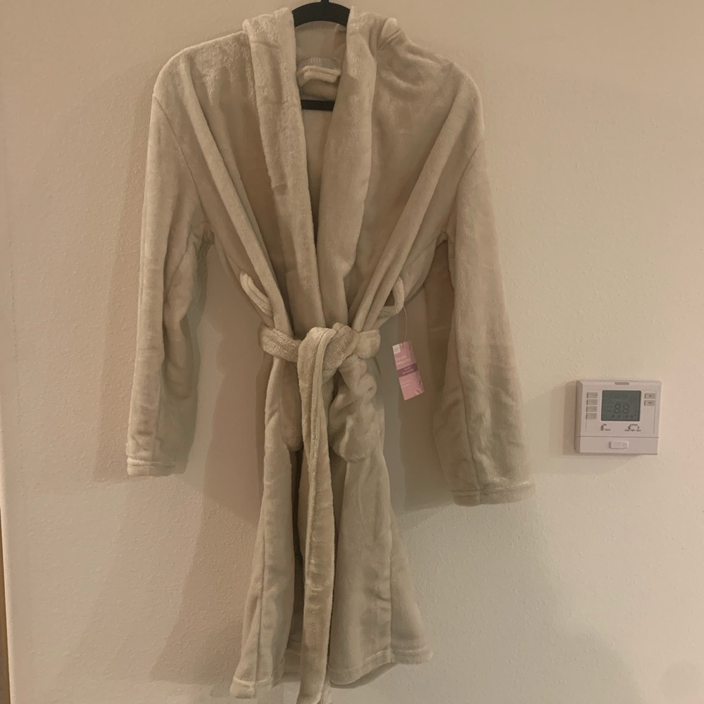 NWT Summer & Rose Robe - Picture 3 of 8